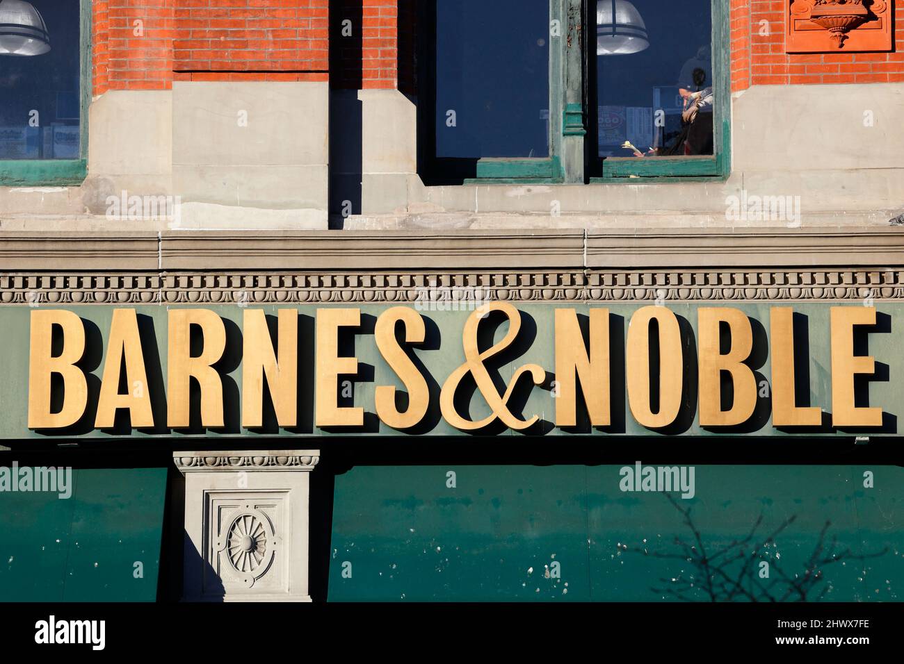 Barnes & Noble, 33 E 17. St, New York, NYC Schaufensterfoto einer Buchhandelskette am Union Square, Manhattan. Stockfoto