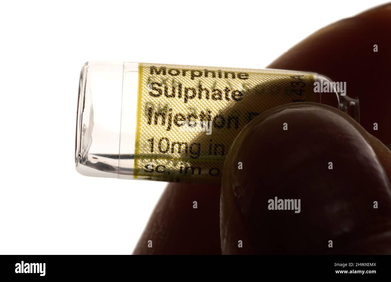 Nahaufnahme von 10mg liquid Morphin Sulfat in einer Glasflasche. Stockfoto