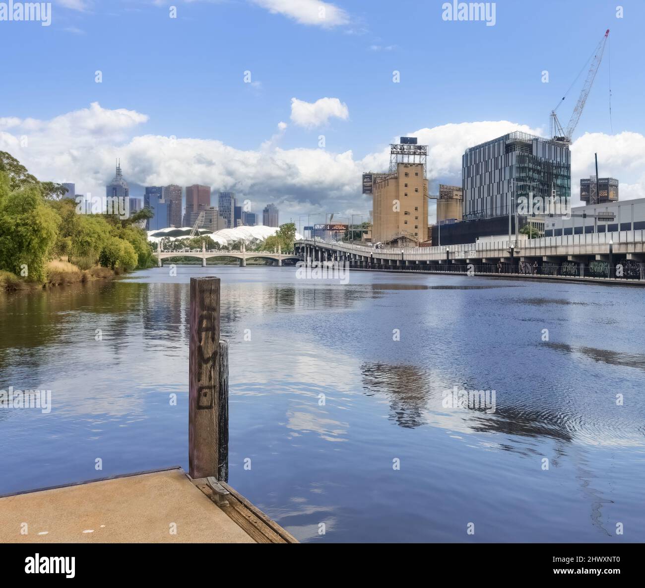 Melbourne, Victoria, Australien - AAMI Park Stadium by Cox Architecture mit Skyline über den Fluss Yarra Stockfoto