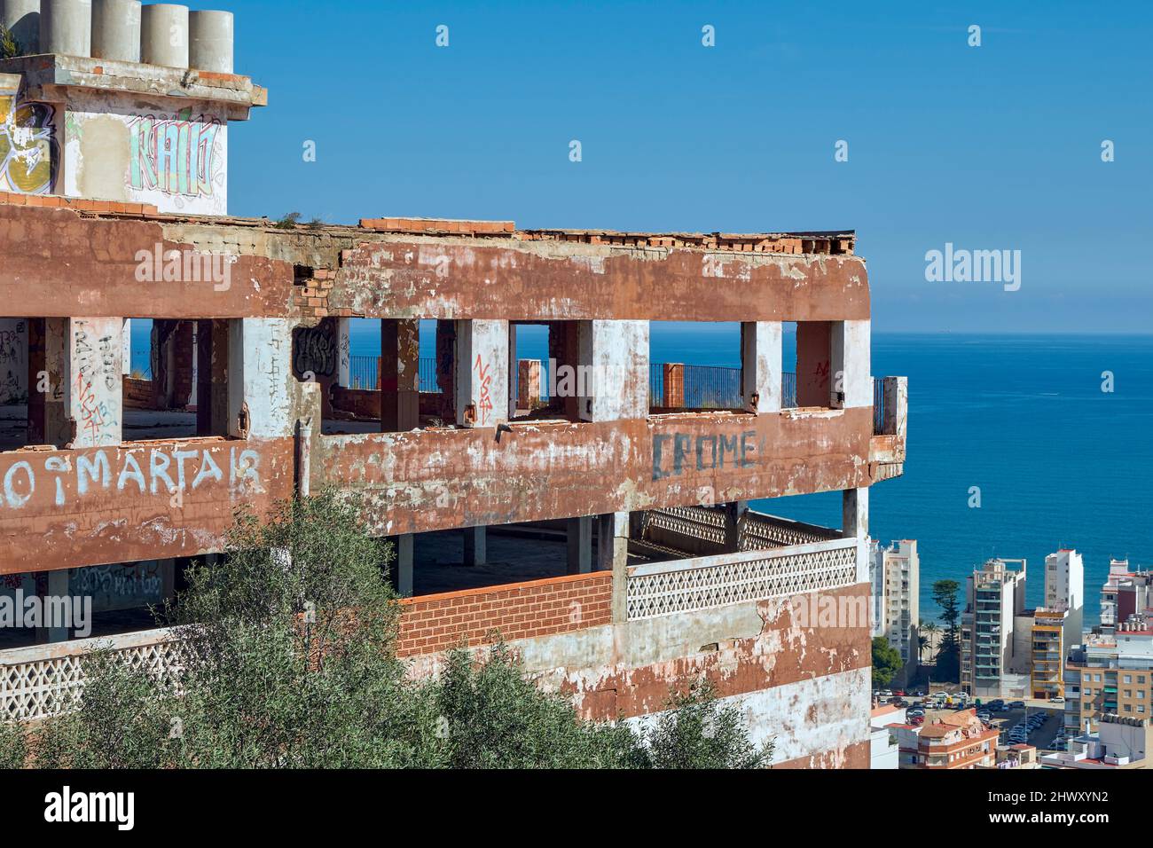 Ruine Gebäude an der Straße zum Schloss in der Stadt Cullera in der Provinz Valencia, Comunidad Valenciana, Spanien, Europa Stockfoto