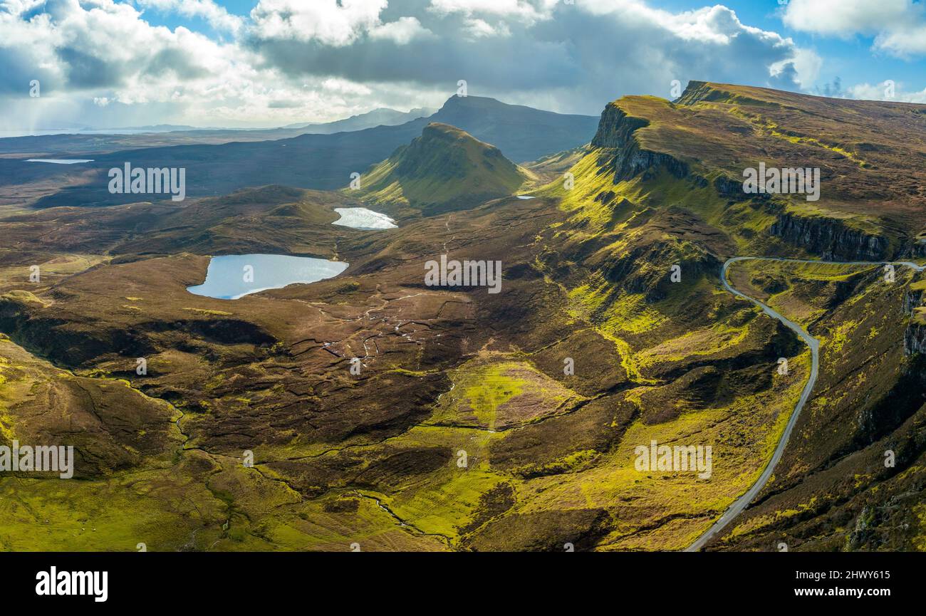 Luftaufnahme von der Drohne des Trotternish Ridge vom Quiraing auf der Isle of Skye, Schottland, Großbritannien Stockfoto