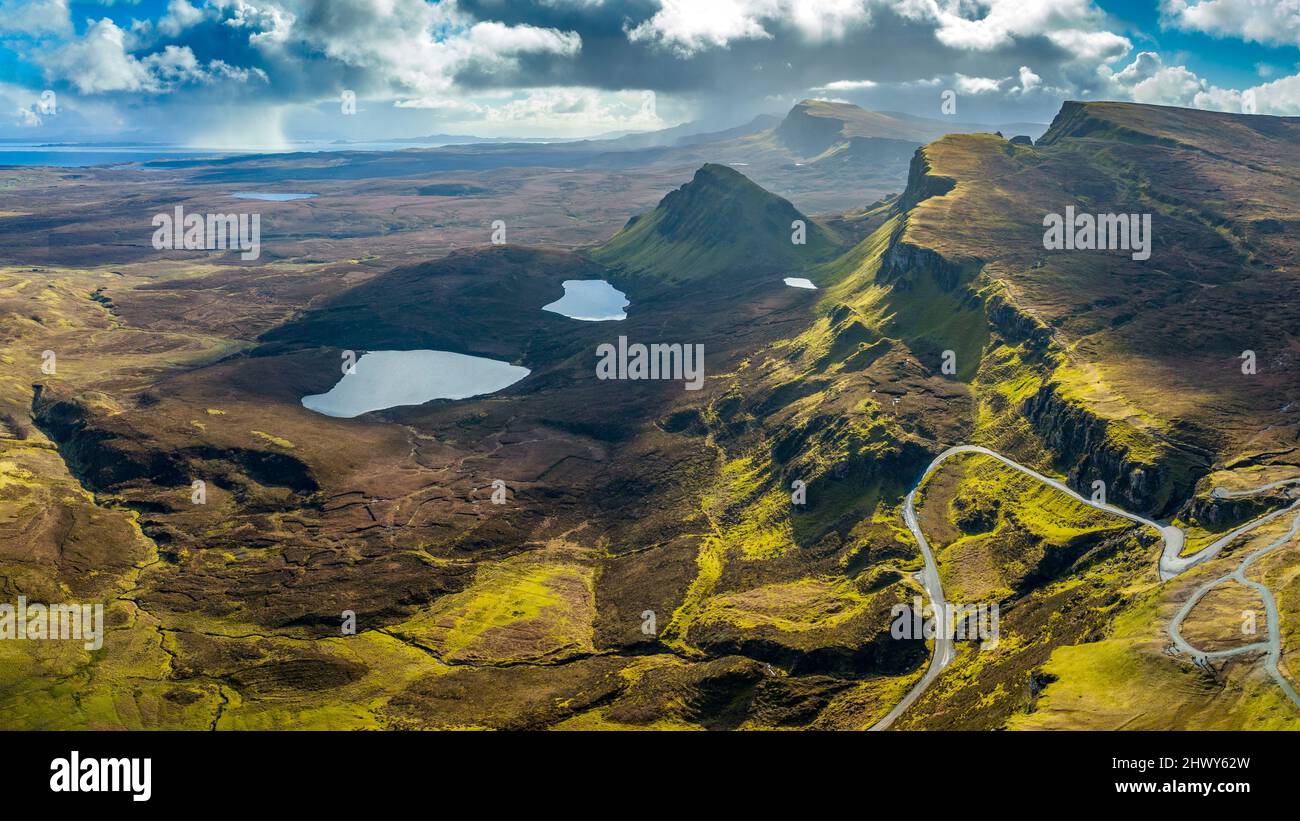 Luftaufnahme von der Drohne des Trotternish Ridge vom Quiraing auf der Isle of Skye, Schottland, Großbritannien Stockfoto