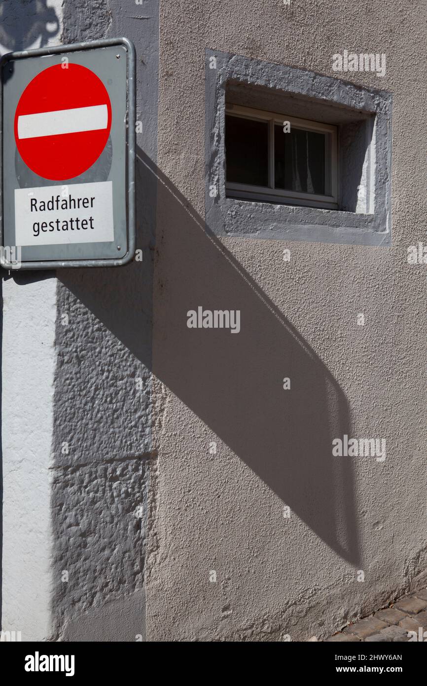 Kein Eintrittsschild, Radfahrer ausgenommen. Schweiz. Stockfoto