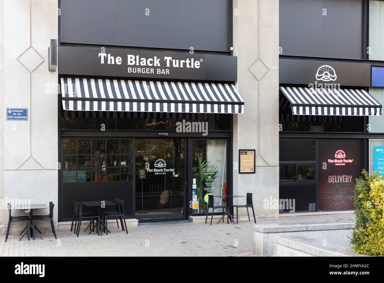 VALENCIA, SPANIEN - 04. MÄRZ 2022: The Black Turtle ist eine spanische Kette amerikanischer Restaurants Stockfoto