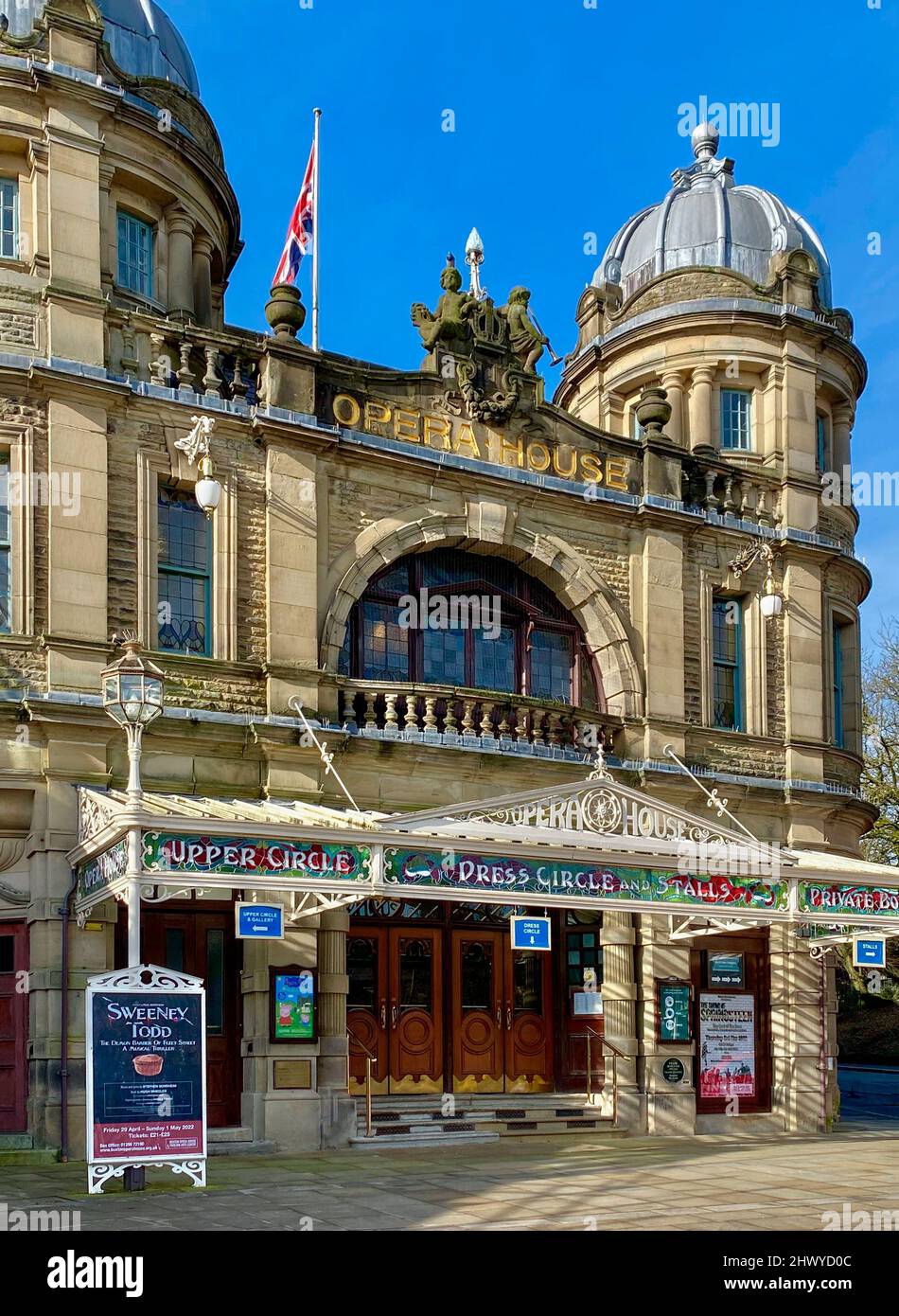 Buxton Opera House, auf dem Platz in der Kurstadt Buxton in Derbyshire, England. Es ist ein Opernhaus mit 902 Sitzplätzen, in dem das jährliche Buxton Festival stattfindet Stockfoto