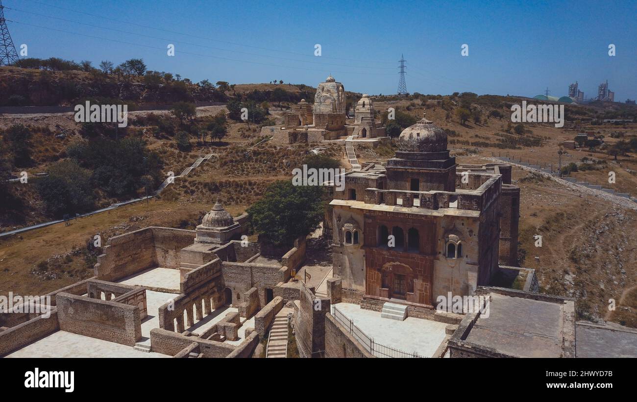 Luftaufnahme zu den Ruinen der Shri Katas Raj Tempel, auch bekannt als Qila Katas, Pakistan Stockfoto Luftaufnahme zu den Ruinen der Shri Katas Raj Tempel, auch bekannt als Qila Katas, Pakistan Stockfoto