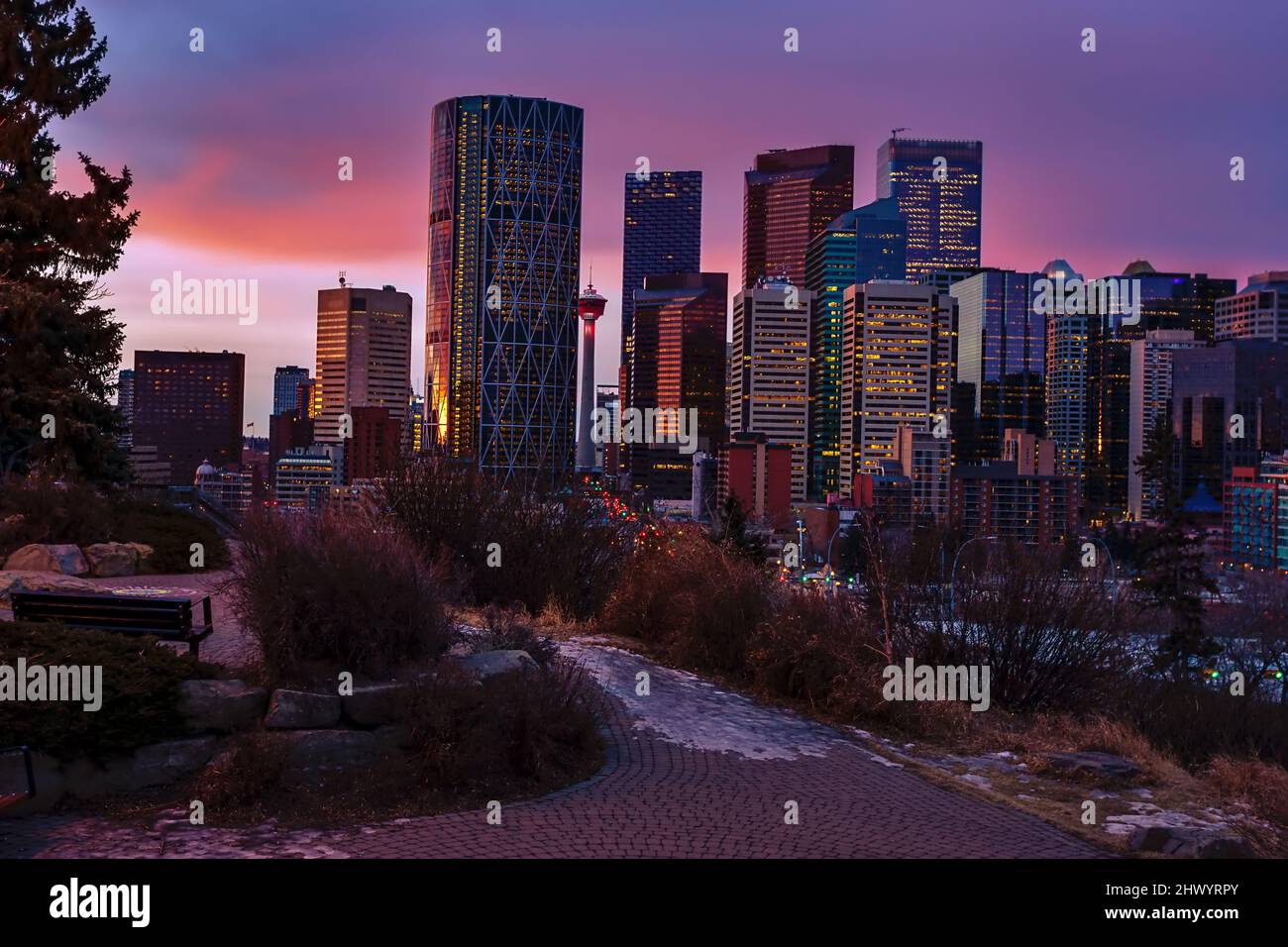 Warmer Sonnenaufgang Über Der Calgary Skyline Stockfoto