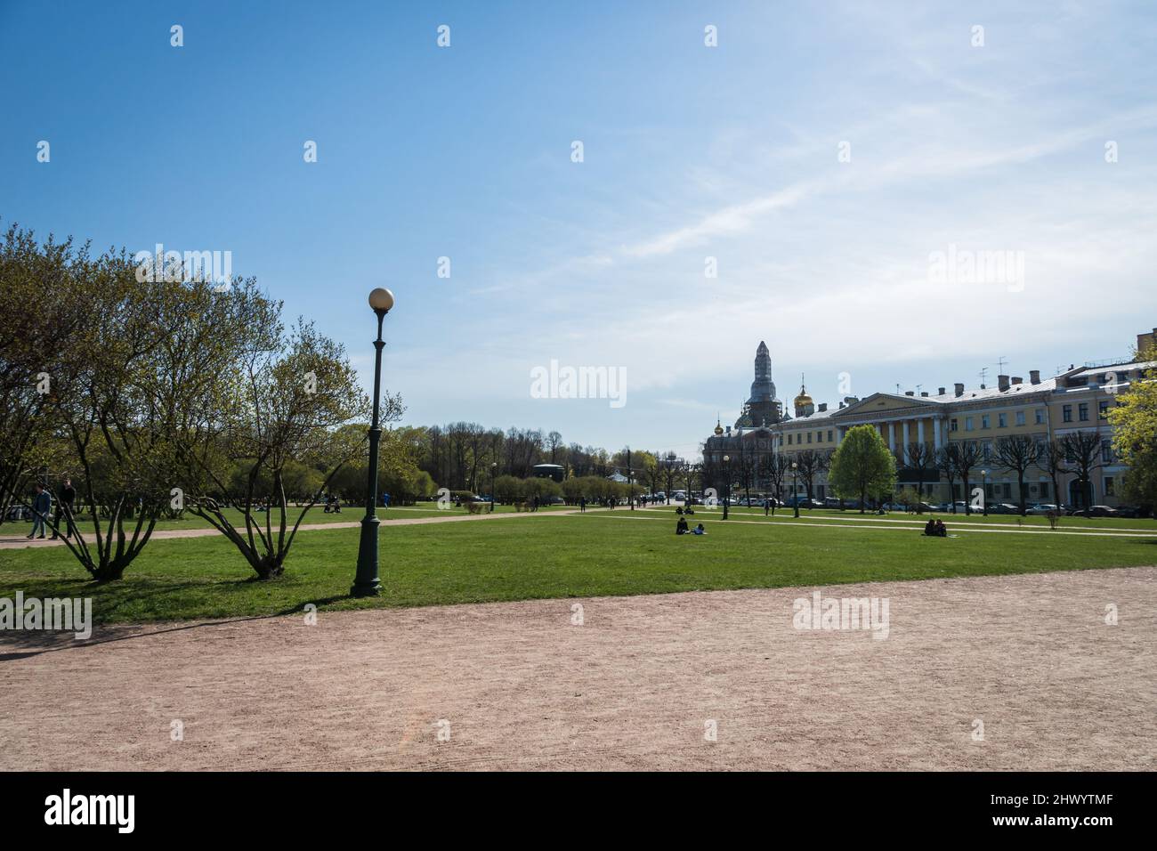 Sankt Petersburg, Russland - 2019. Mai: Mikhailovsky Garden, ein großer Park- und Landschaftsgarten im Zentrum von Sankt Petersburg Stockfoto