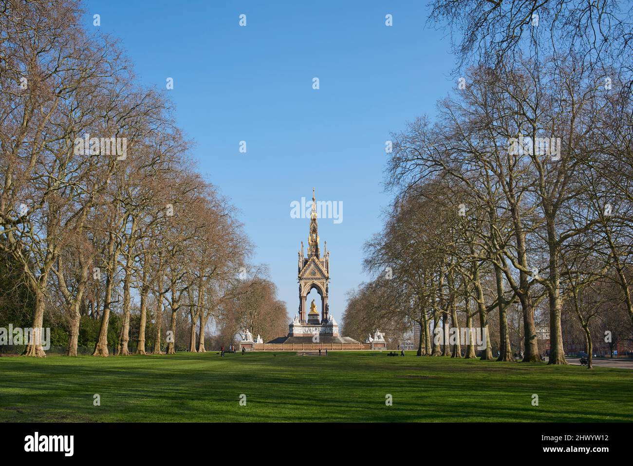 Das Albert Memorial und die Kensington Gardens im Frühling, im Zentrum von London, Großbritannien Stockfoto