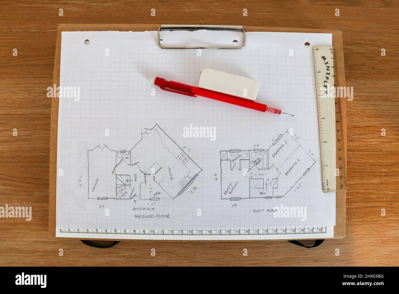 Arbeiten von zu Hause aus, Planzeichnung, Grundrisse, technischer Bleistift, Weißbuch Stockfoto