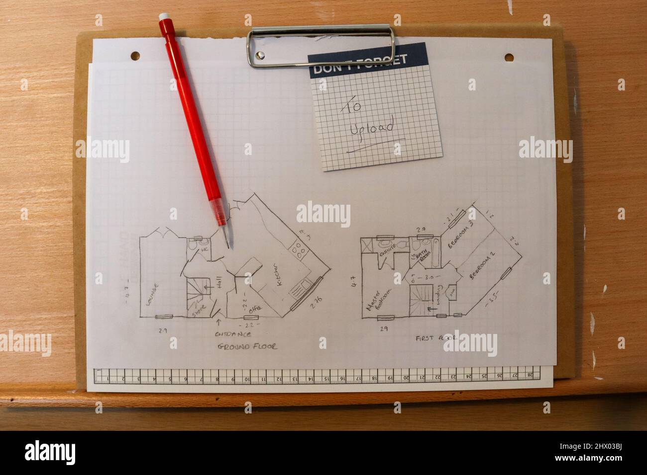 Arbeiten von zu Hause aus, Planzeichnung, Grundrisse, technischer Bleistift, Weißbuch Stockfoto