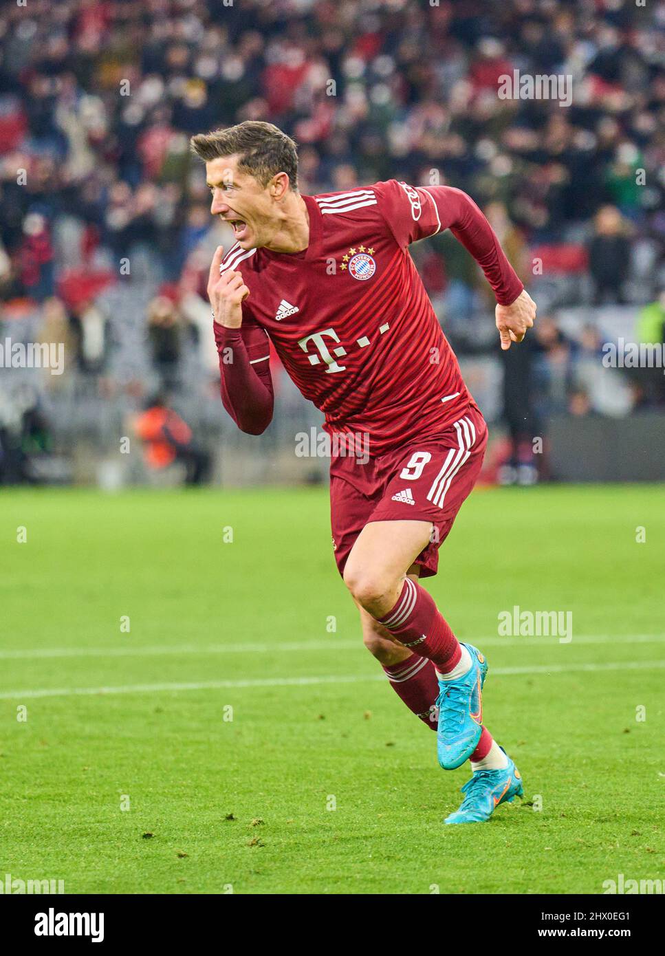 München, Den 8. März 2022. Robert LEWANDOWSKI, FCB 9 feiert sein Tor, glücklich, lachen, feiern, 1-0 im Spiel FC BAYERN MÜNCHEN - FC Red Bull SALZBURG Fußball UEFA Champions League, Runde von 16 in der Saison 2021/2022 in München, 8. März 2022. Achtelfinale, FCB, Red Bull, © Peter Schatz / Alamy Live News Stockfoto