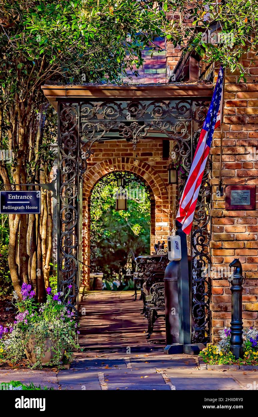 Komplizierte Architektur begrüßt die Besucher des Bellingrath Home in Bellingrath Gardens, 4. März 2022, in Theodore, Alabama. Stockfoto