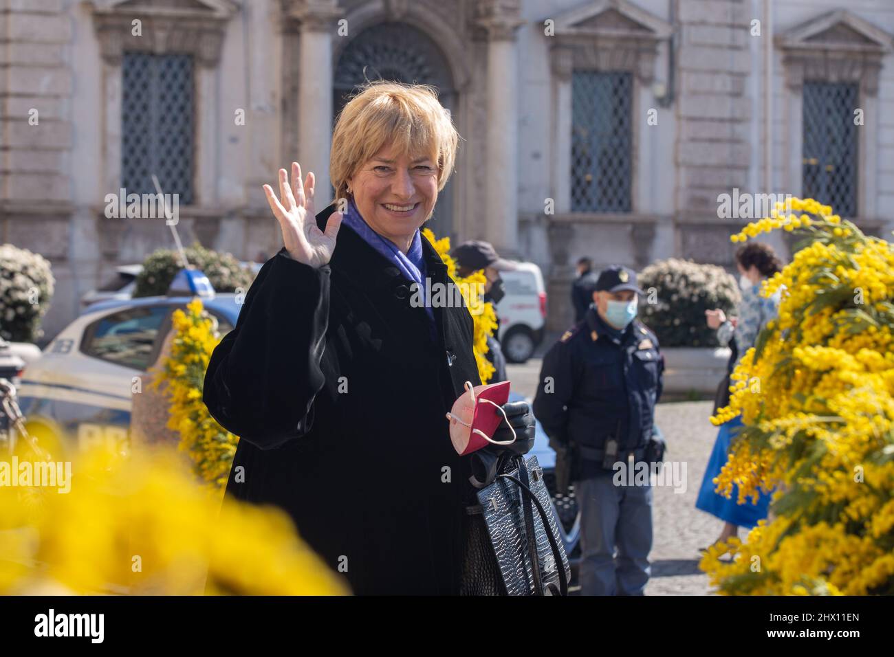 Rom, Italien. 8. März 2022. Roberta Pinotti verlässt den Quirinale Palast am Frauentag (Foto: © Matteo Nardone/Pacific Press via ZUMA Press Wire) Stockfoto