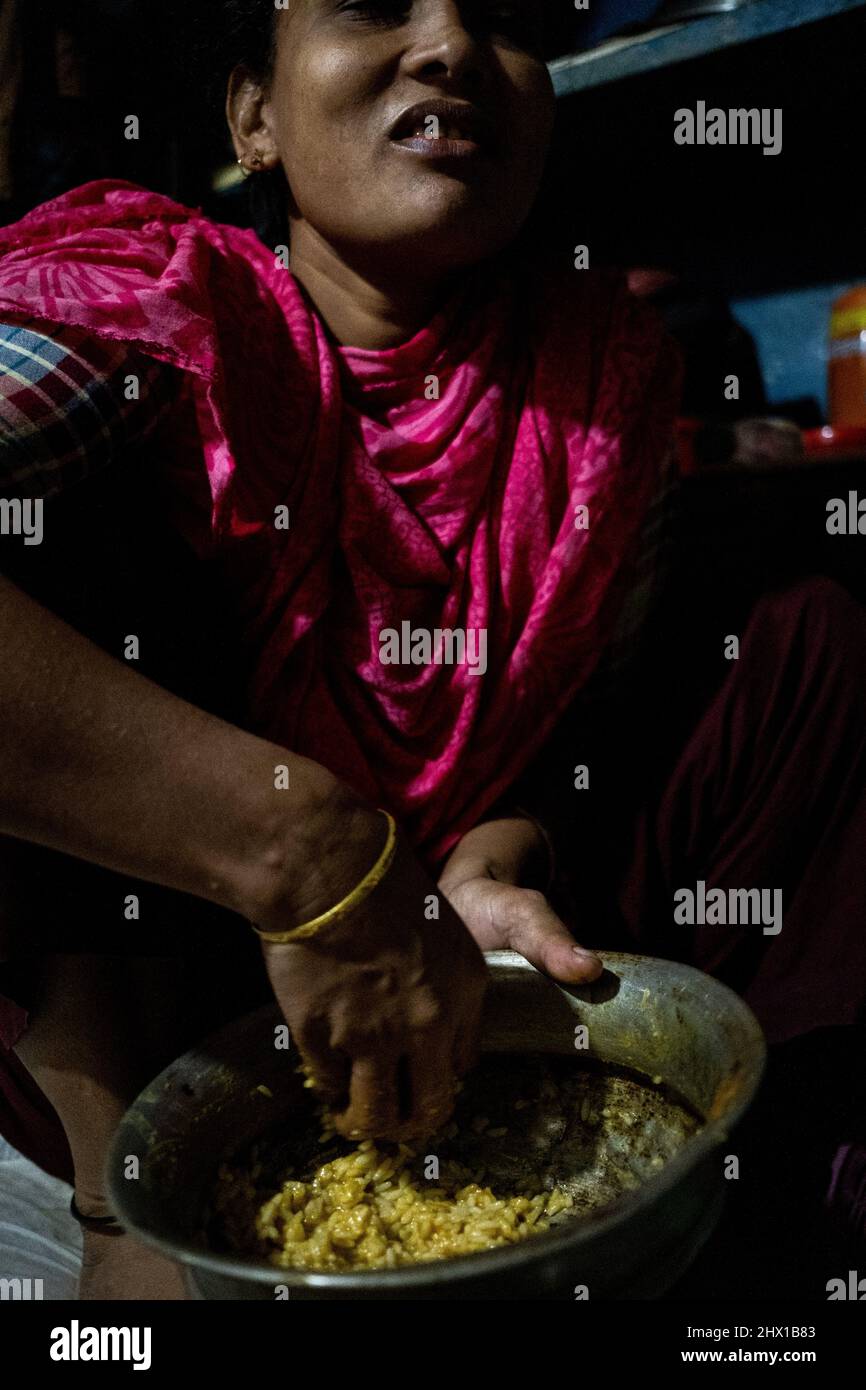 In den Slums von Duari para in Dhaka, der Hauptstadt von Bangladesch, leben hauptsächlich Klimafirmen aus dem Süden, wo sie unter den Auswirkungen des Klimawandels gelitten haben: Steigende Wasserstände, Bodenerosion und Versalzung. Dhaka, Bangladesch. Stockfoto