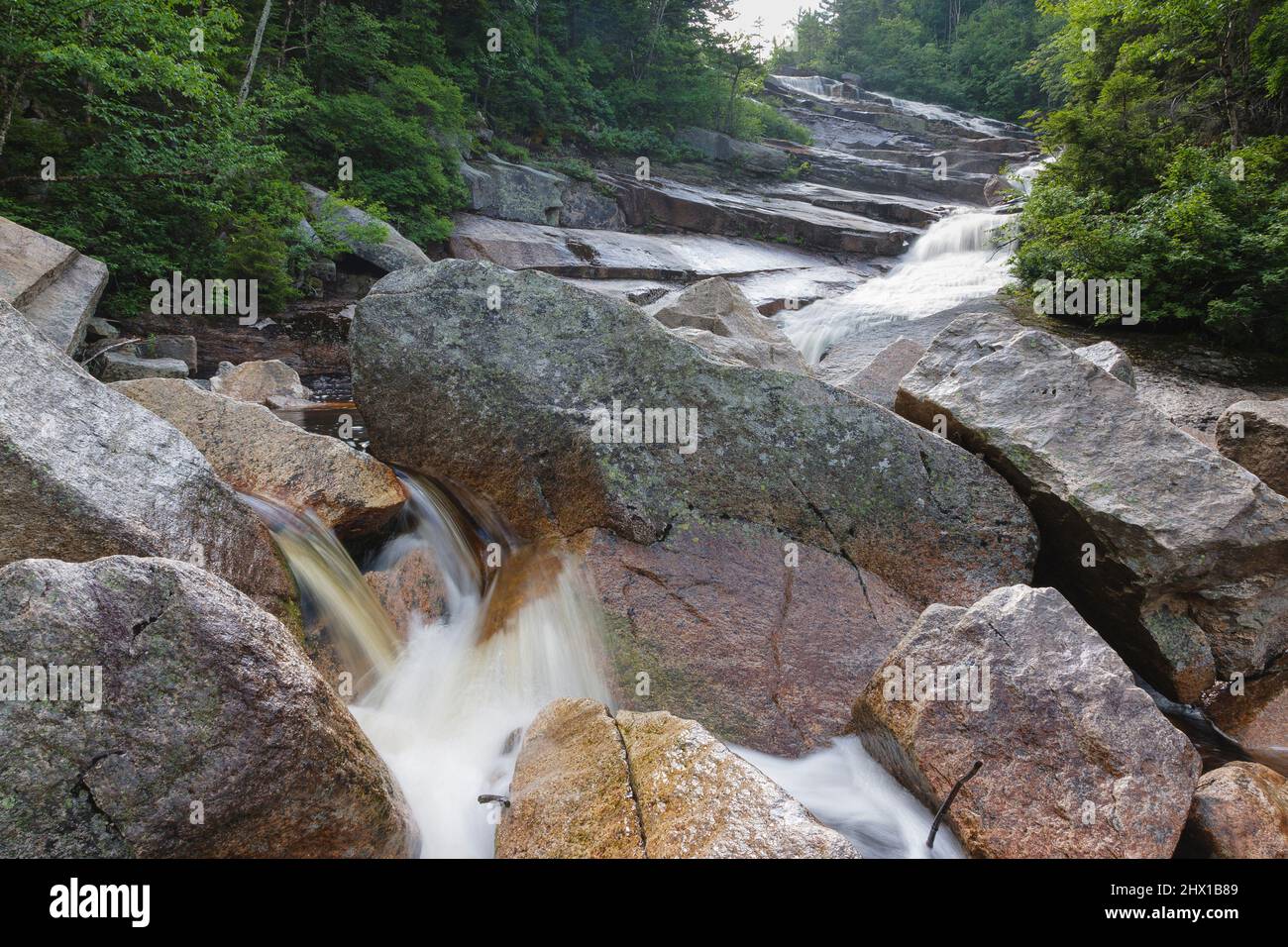 Thoreau Falls auf der North Fork des East Branch des Pemigewasset River in der Pemigewasset Wilderness in Lincoln, New Hampshire. Stockfoto