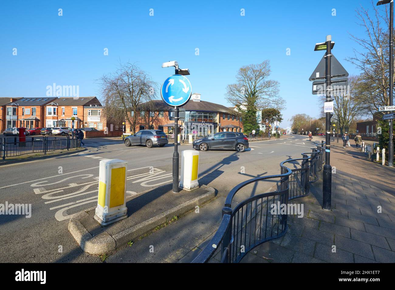 Hauptstrassenszene in West Bridgford in der Nähe von Nottingham, Großbritannien Stockfoto