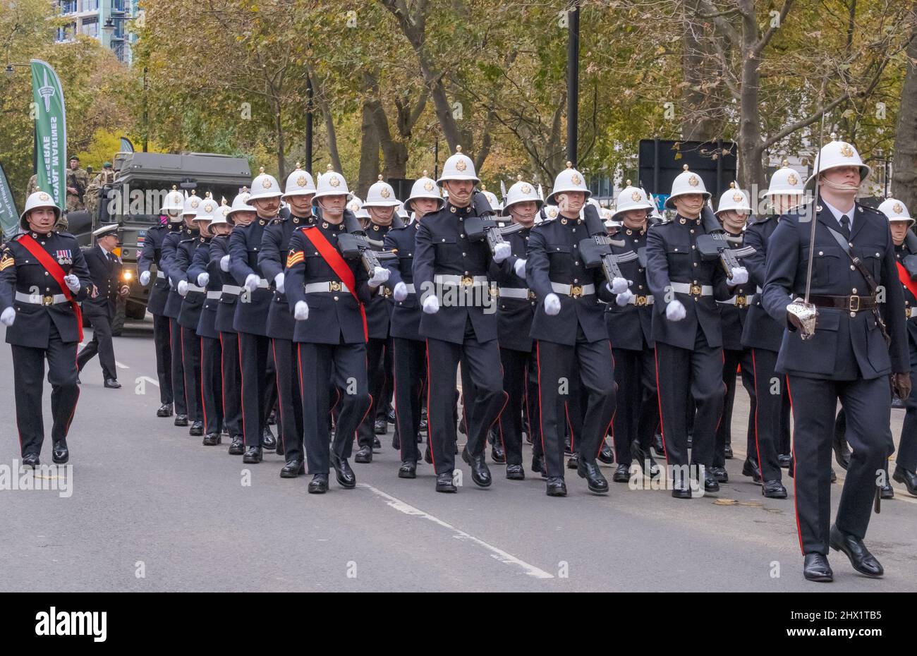 Die Royal Marines marschieren auf der Lord Mayor’s Show 2021, Victoria Embankment, London, England, Großbritannien. Stockfoto
