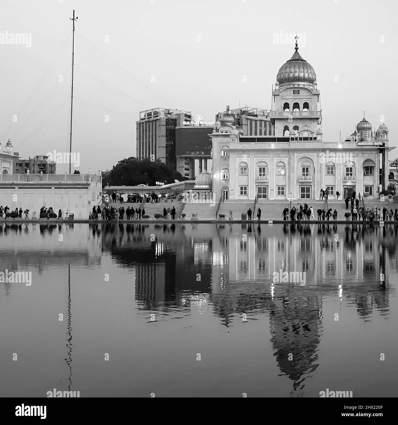 Gurdwara Bangla Sahib ist der prominenteste Sikh Gurudwara, Bangla Sahib Gurudwara in den Abendstunden in Neu-Delhi, Indien, Sikh Community Stockfoto