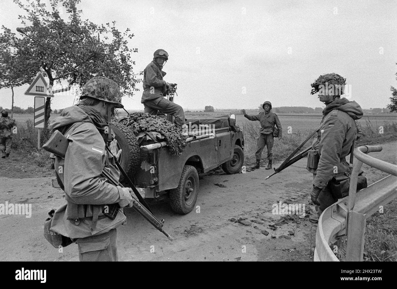 - NATO-Übungen in Deutschland, deutschen und niederländischen Soldaten (September 1988) - esercitazioni NATO in Germania, militariTedeschi e Olandesi (settembre 1988) Stockfoto