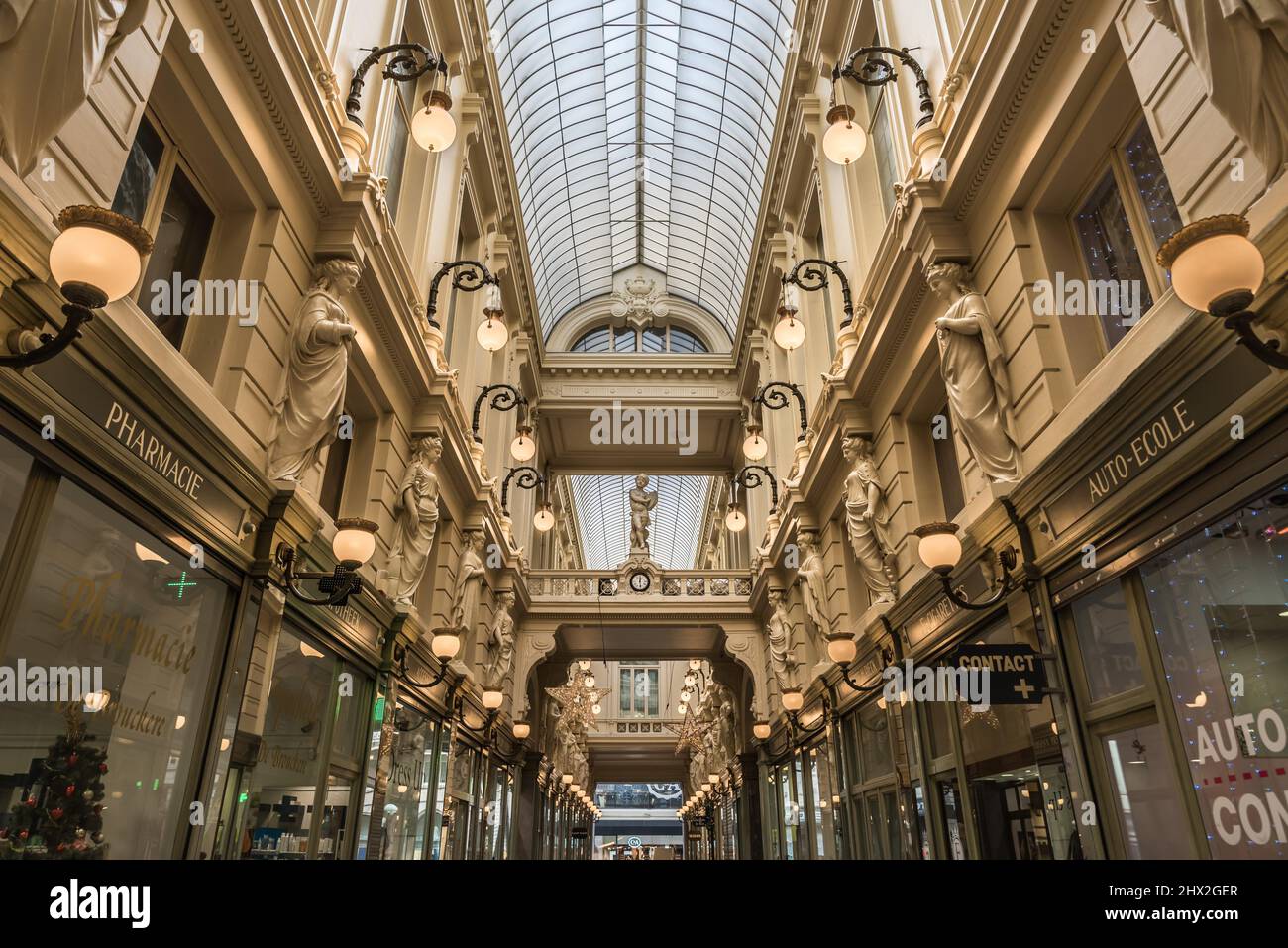 Brüssel, Belgien: Das dekorierte Kunst- und Einkaufszentrum namens Passage du Nord in eklektischem Stil in der Altstadt. Stockfoto