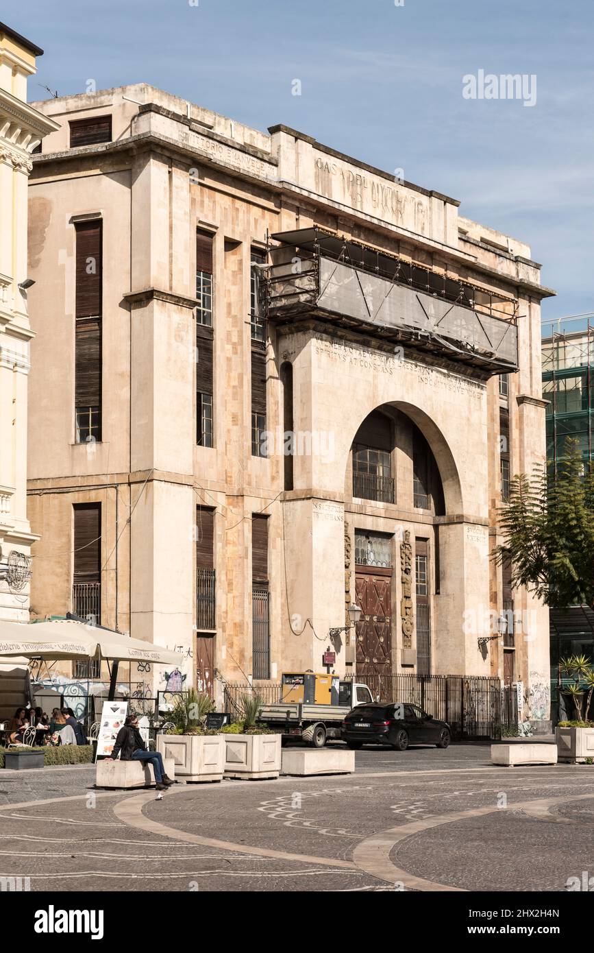Die Casa del Mutilato (1939) in Catania, Sizilien, Italien, wurde vom faschistischen Regime als soziales Zentrum für schwer verletzte Ex-Soldaten errichtet Stockfoto