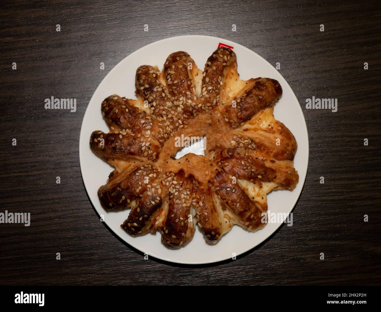Üppige, runde Bagels mit Hefe und Sesamsamen Stockfoto