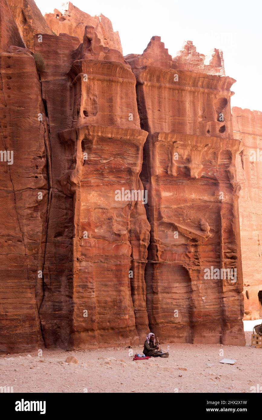 Petra, abgestufte Gräber. UNESCO-Weltkulturerbe, Ma'an Governorate, Jordanien. Stockfoto