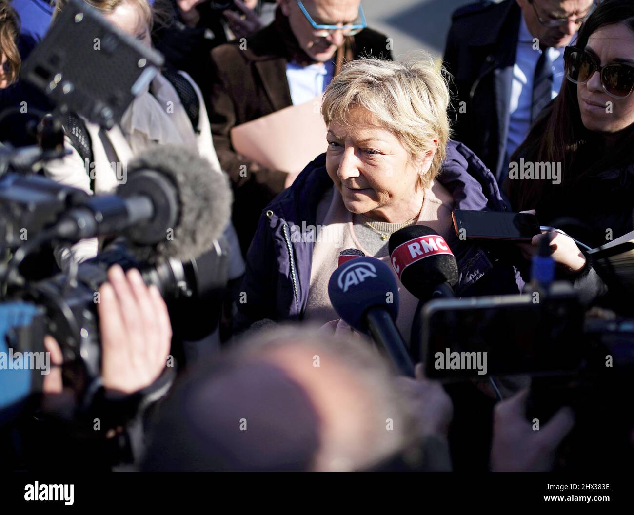 Natacha Bouchart, die Bürgermeisterin von Calais, spricht mit den Medien in Calais, Frankreich. Bilddatum: Mittwoch, 9. März 2022. Stockfoto