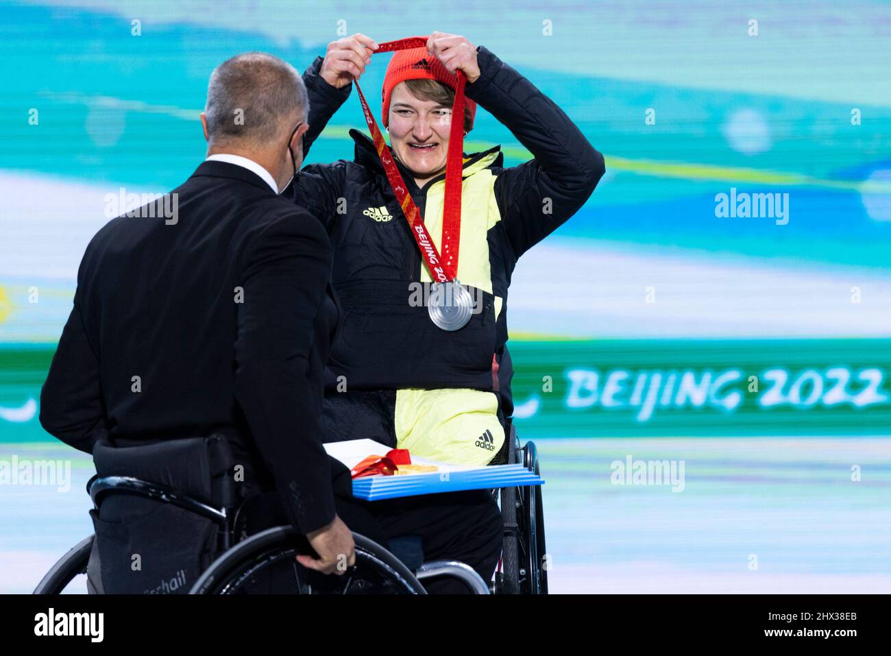 Yanqing / Medal Plaza (China) / National Alpine Center / 06.03.2022 Medaillenverleihung / para Ski Alpin: FORSTER, Anna-Lena (GER) vom BRSV Radolfzell ( Stockfoto