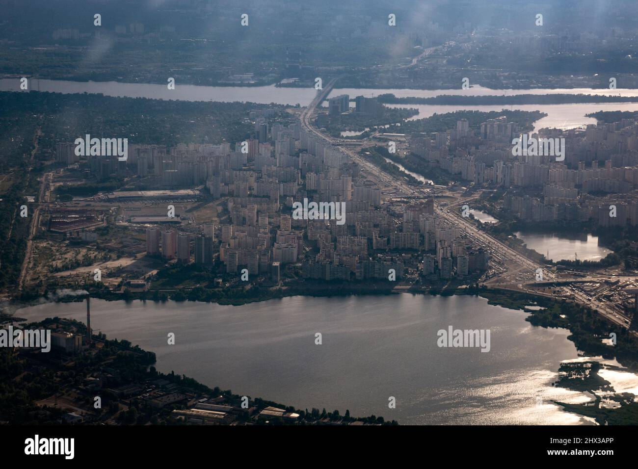 Brücke über den Dnepr in Kiew Blick von oben. Stockfoto