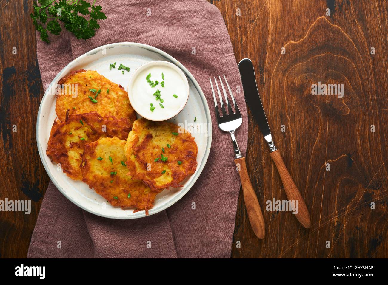 Kartoffelpfannkuchen. Gebratene hausgemachte Kartoffelpfannkuchen oder ...