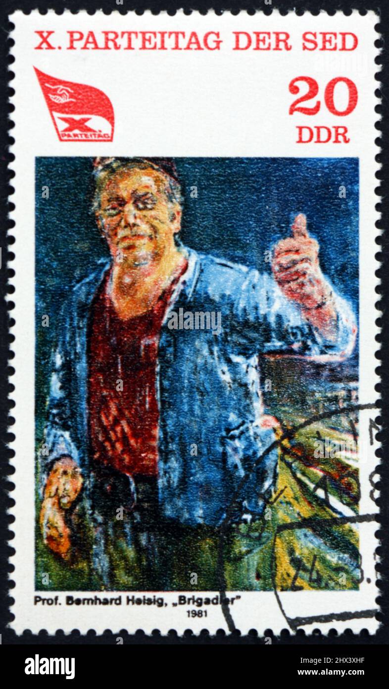 DEUTSCHLAND - UM 1981: Eine in Deutschland gedruckte Briefmarke zeigt Worker, Gemälde von Bernhard Helsing, um 1981 Stockfoto