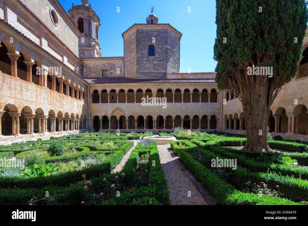 Das Kloster von Santo Domingo de Silos. Burgos. Die romanische Kunst des Klosters ist eine der schönsten, die wir in Spanien finden können. Stockfoto