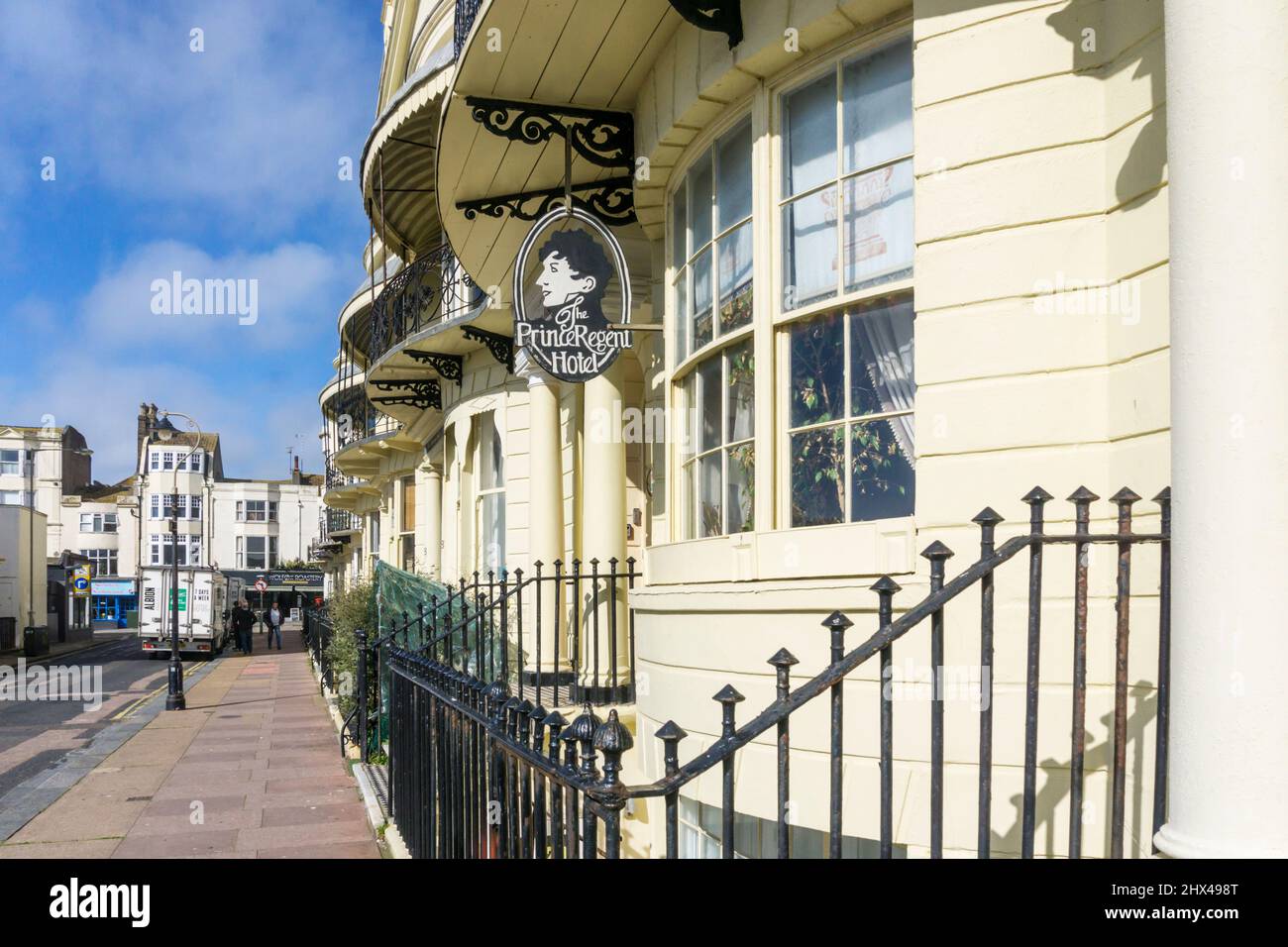 Schild für das Prince Regent Hotel, Regency Square, Brighton. Stockfoto