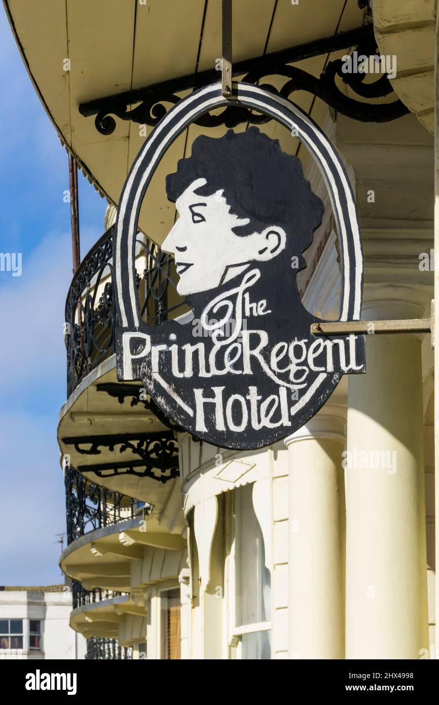 Schild für das Prince Regent Hotel, Regency Square, Brighton. Stockfoto