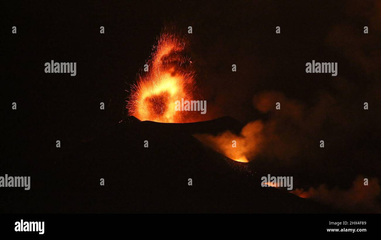 Dieses Foto zeigt den Vulkan Cumbre Vieja und wurde auf der Insel La Palma, Kanarische Inseln, Spanien aufgenommen. Stockfoto