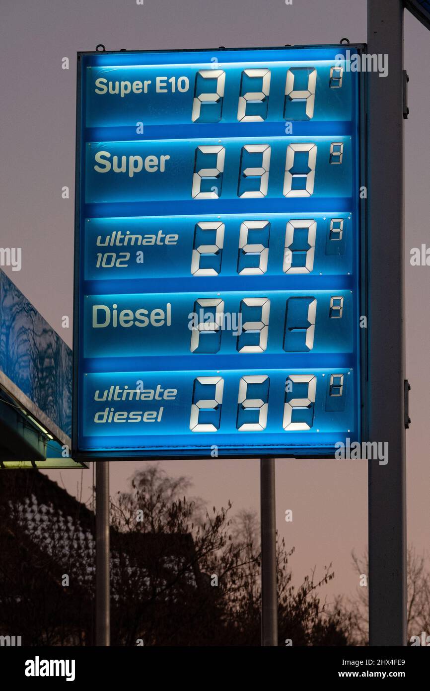 Anzeigetafel, Tankstelle, Kraftstoffpreis, Anzeigetafeln, Tankstellen,  Kraftstoffpreise Stockfotografie - Alamy