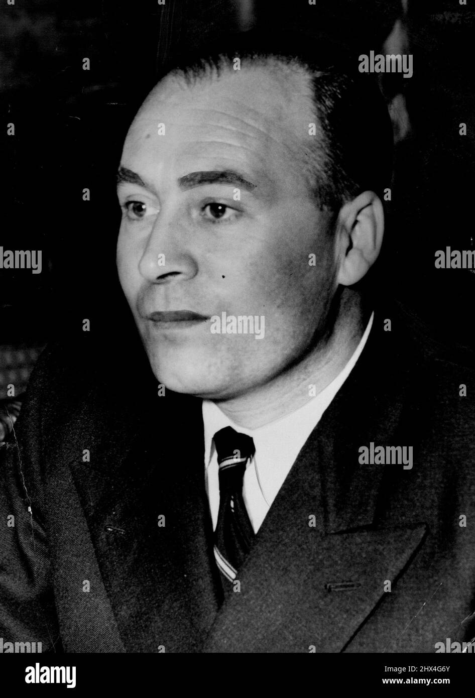 Ankunft in Stratheden. Herr T.A Handford, ein Superintendent des Colonial Police Service, auf seinem Weg zum Solomon, soll dort die Polizeikräfte übernehmen. Er war 7 Jahre lang für die Polizei an der Gold Coast verantwortlich. Er erwartet, dass er für mindestens 2 Jahre im Solomon IS sein wird. Seine Kraft ***** Von etwa 300 Männern hauptsächlich. August 15 1955. (Foto von Ted Foster). Stockfoto