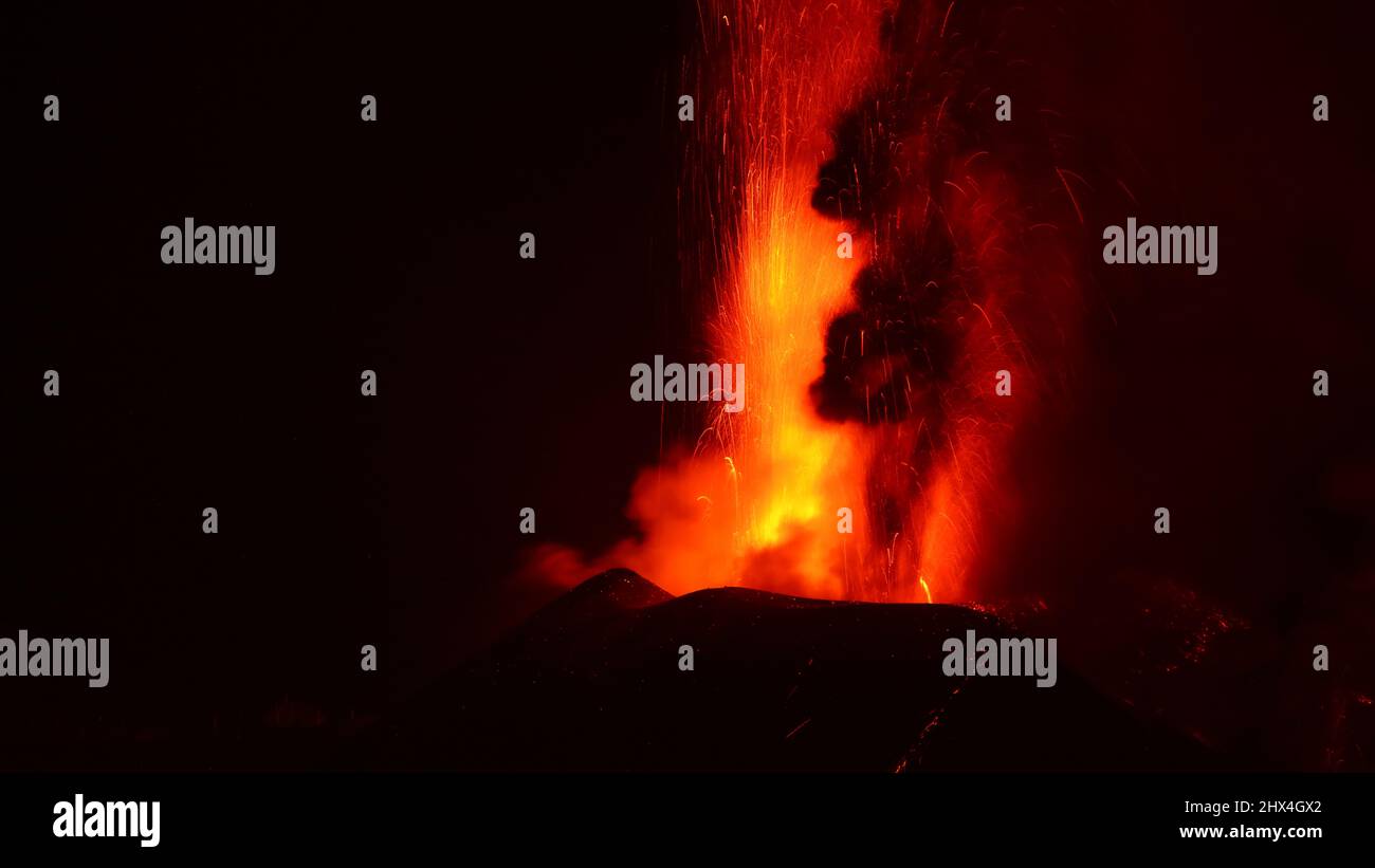 Dieses Foto zeigt den Vulkan Cumbre Vieja und wurde auf der Insel La Palma, Kanarische Inseln, Spanien aufgenommen. Stockfoto