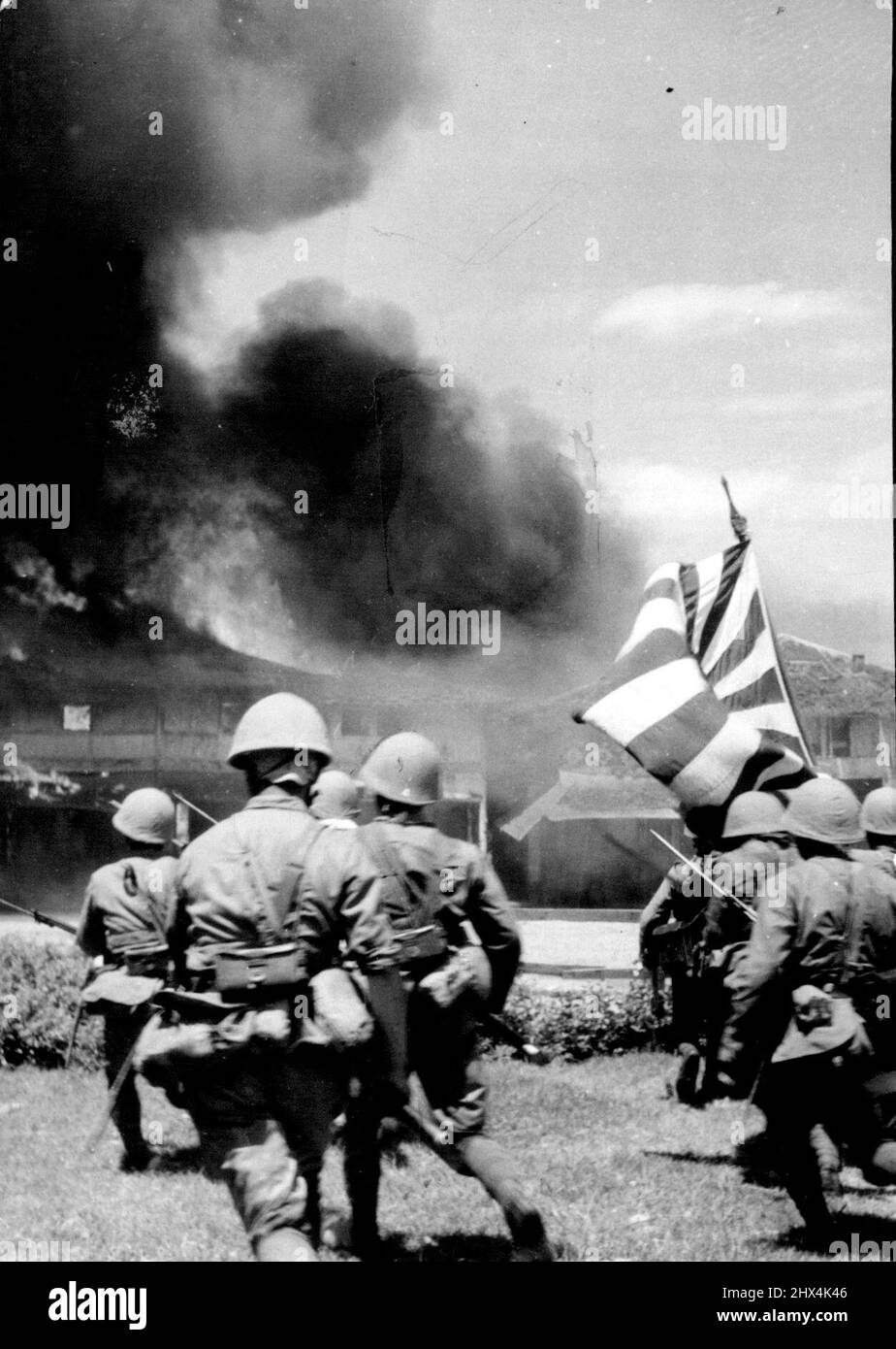 Chinhai, China . . . Ausfegen -- Eine bestimmte japanische Einheit der Landing Party wird als Ausfegen der Überreste des Feindes gesehen, in der Nähe von hier. 25. Juli 1940. (Foto vom Domei News Photos Service). Stockfoto