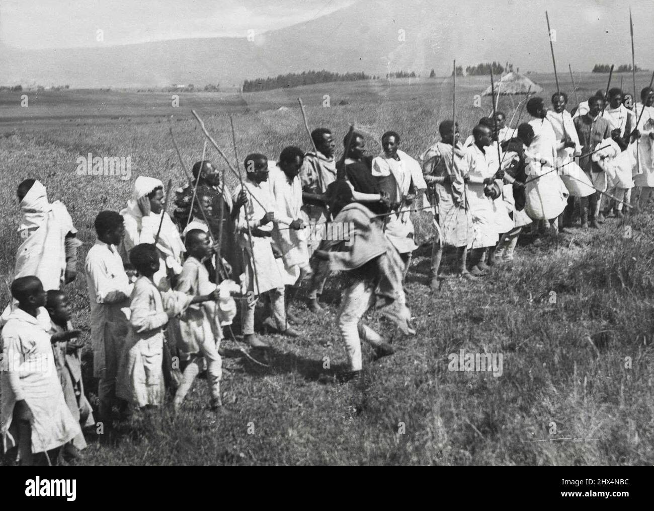 Neue Fotos, die gerade von Addis Abeba, Abessinien-Kriegstanz der Somali, aufgenommen wurden. 7. November 1935. (Foto: Sport & General Press Agency, Limited). Stockfoto