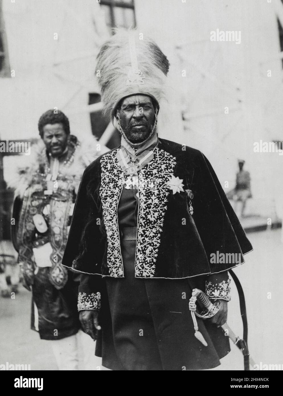 Einer der großen Häupter, der an der Zeremonie teilnahm und ein wunderbares Kopfkleid aus einer Löwenmähe trug. Die Korporation von Ras Tafari als König der Könige und Löwe von Juda in Addis Abeba. 8. November 1930. Stockfoto