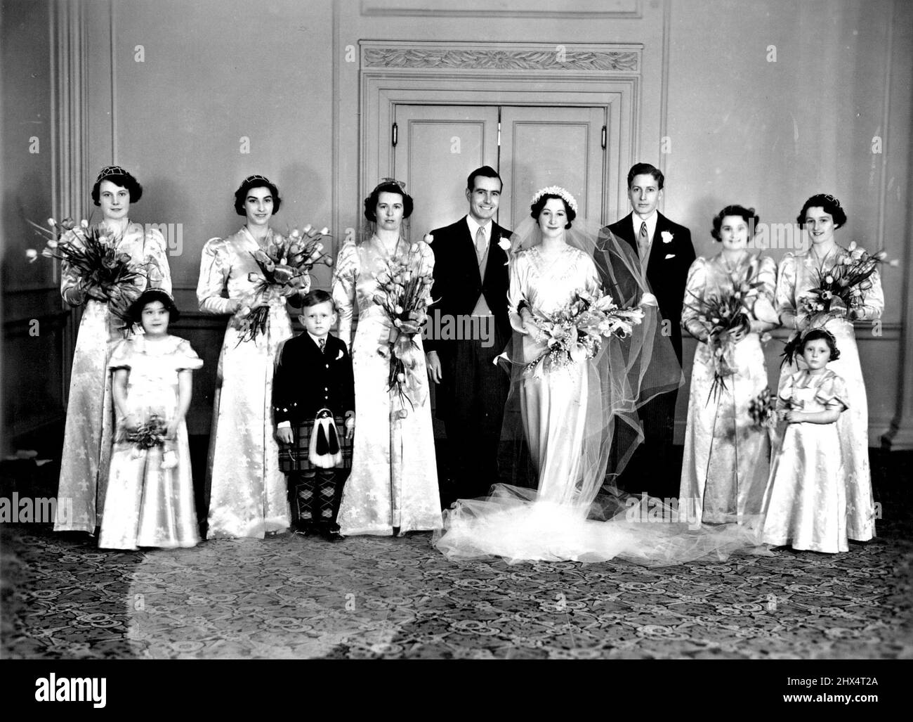 ***** Hochzeit von Miss C. Ferriscott und Gregory Blaxland Kater in London: Die Ehe fand am Samstag, den 3.. April, in London statt, als Gregory Blaxland Kater, der jüngste Sohn des Hon. Sir Norman Kater Kt., M.L.C., aus Sydney, Australien, und Miss Catherine Ferris-Scott, die einzige Tochter von Mr. Und Mrs. Ferris-Scott, aus Wythegate, Riverside, Staines, in St. George's, Havover Square. Nach der Zeremonie hatte das Paar ein Telefongespräch mit dem Vater des Bräutigams, Sir Norman Kater, in seinem Haus in Australien, und erhielt seinen Herzlichen Glückwunsch. 20. April 1937. Stockfoto