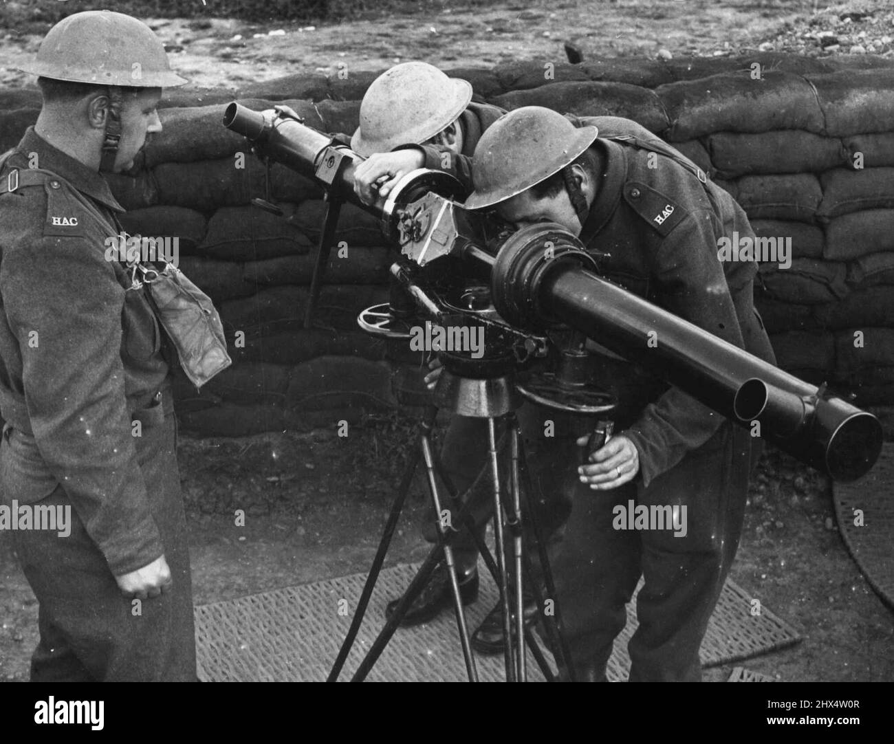 Londons Anti Aircraft Defences: In der Waffenkontrollzentrale, wobei die Reichweite der sich nähernden Flugzeuge. 5. November 1940. (Foto: Sport & General Press Agency, Limited). Stockfoto