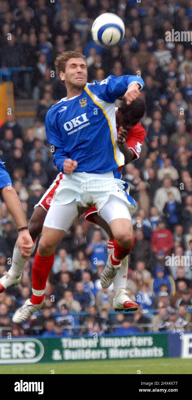 PORTSMOUTH V MIDDLESBOROUGH AZAR KARADAS OUTJUMPS GEORGE BOATENG PIC MIKE WALKER, 2006 Stockfoto