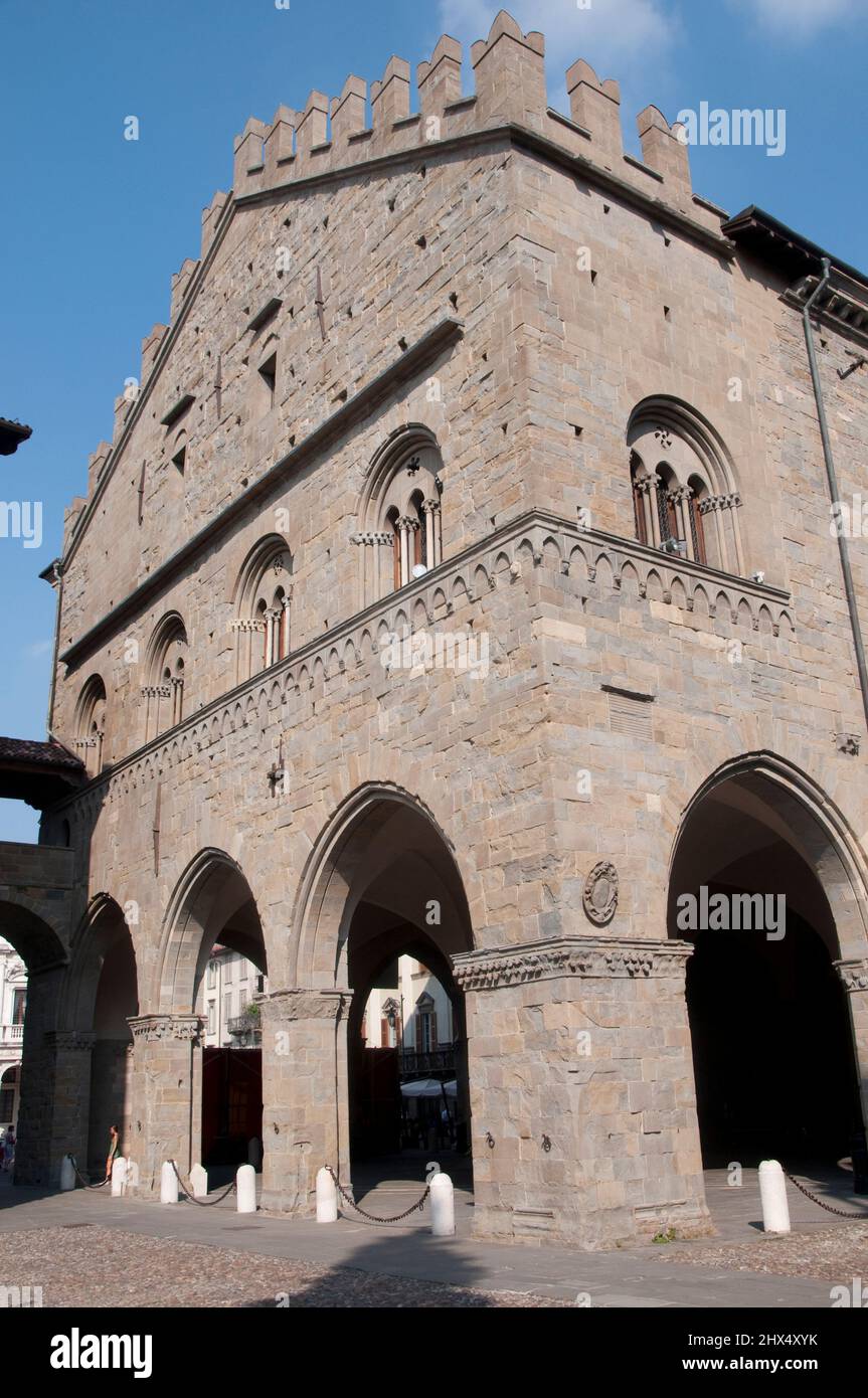 Nebenstraßen Norditalien - Drive 5, Nebenstraßen Norditalien, Italien, Lombardei, Bergamo, Palazzo della Ragione, Citta Alta Stockfoto