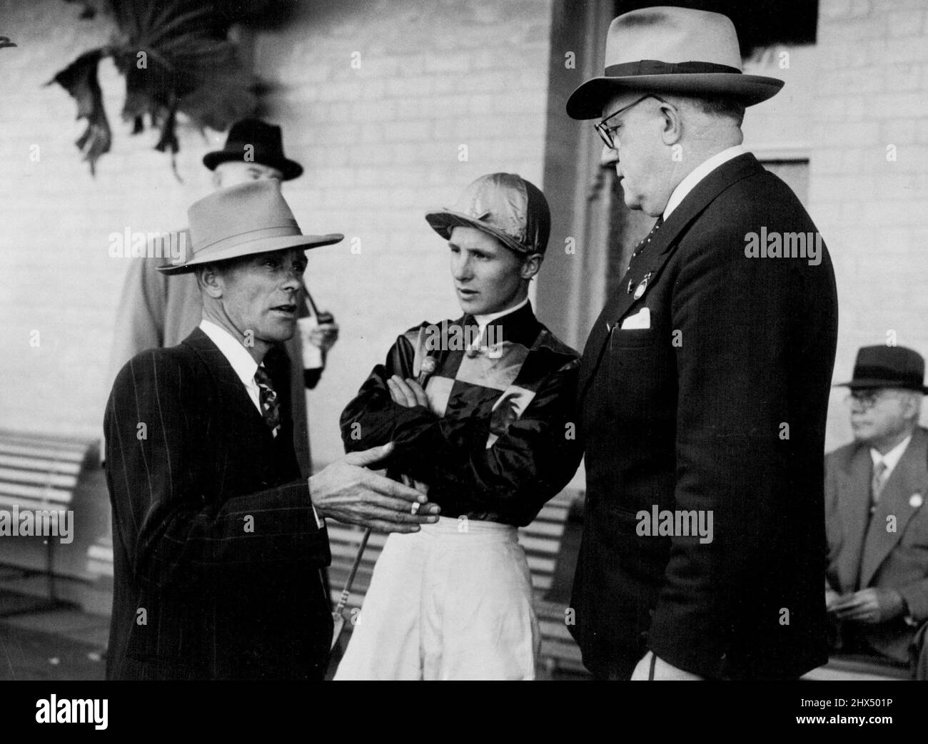 Oder. C. Stuart (Trainer), B. Smith und M. V. Point (Eigentümer). 01. Januar 1951. Stockfoto