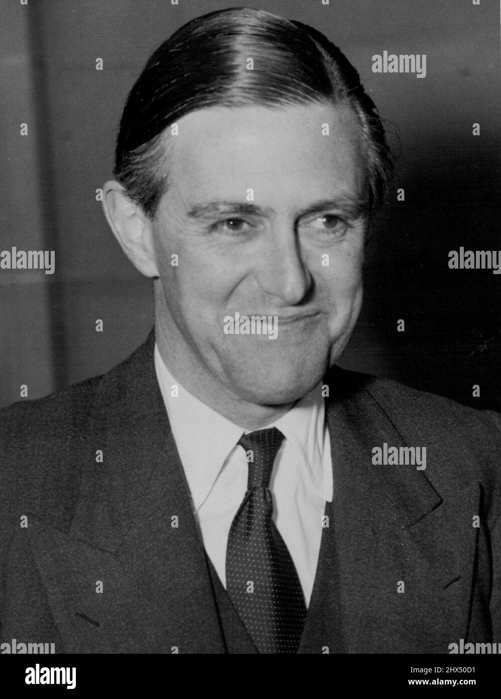 Francis Hamilton Stuart, Protokollchef im Außenministerium, fotografiert heute, nachdem er bei der Königlichen Kommission Petrov Beweise vorgelegt hatte. 11. Juni 1954. (Foto von Associated Newspapers Ltd.). Stockfoto
