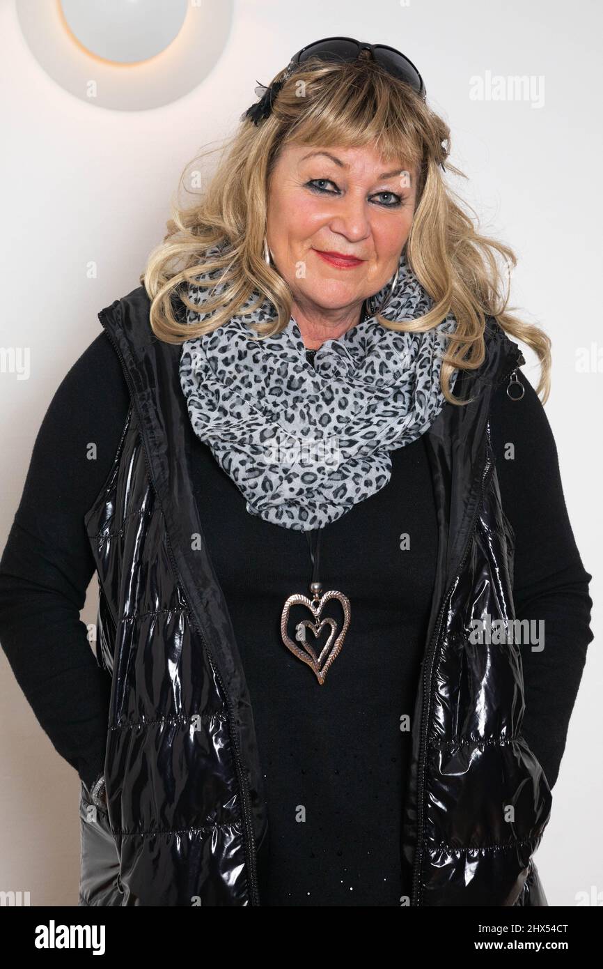 Marietta Behrendt, Tochter von Lothar Löhr,bei der Frauentagsgala 2022 - Uwe  Jensen Show mit Linda Feller, Gerd Christian und Showballett Smash im Hau  Stockfotografie - Alamy